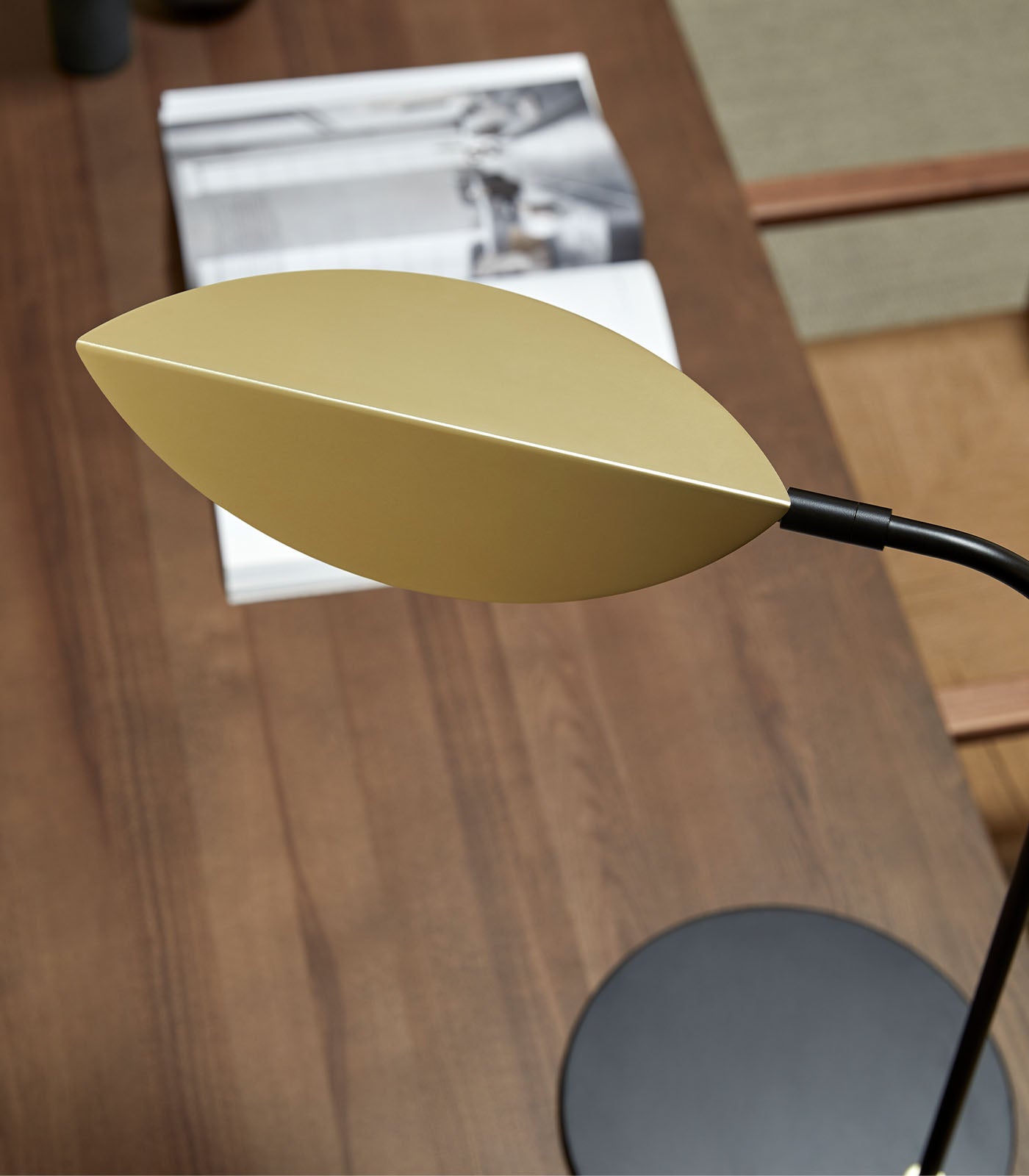 PALM LEAF TABLE LAMP