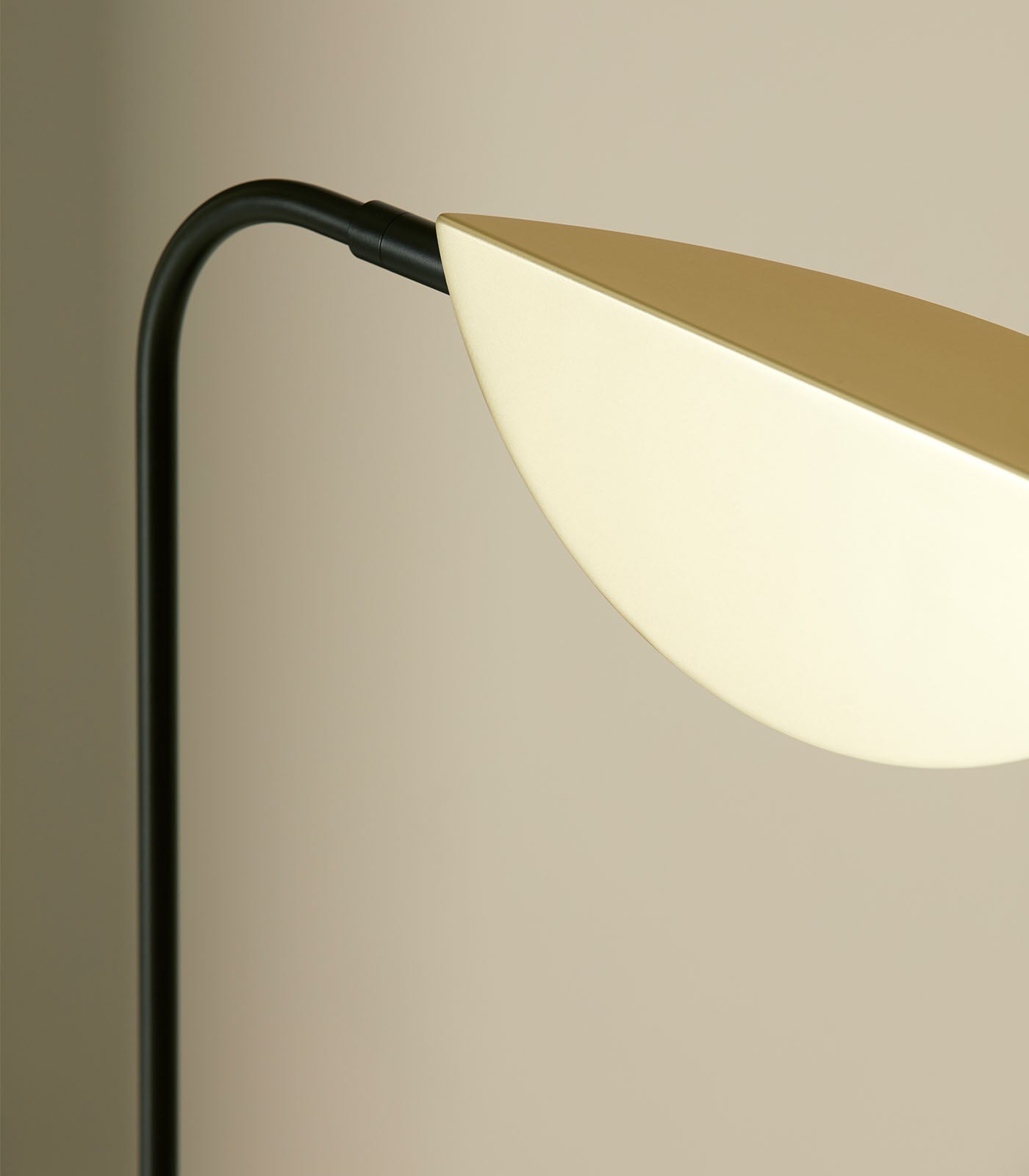 PALM LEAF TABLE LAMP